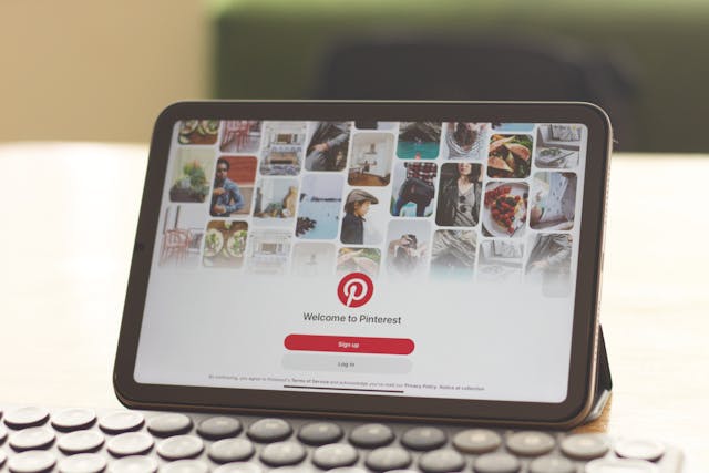 Top 10 Pinterest Niches That Explode Traffic in 2025